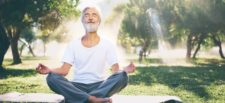 Медитация Медитация может помочь справиться со стрессом, улучшить самосознание, снять головную боль, а также улучшить иммунитет и уровень сосредоточенности.
